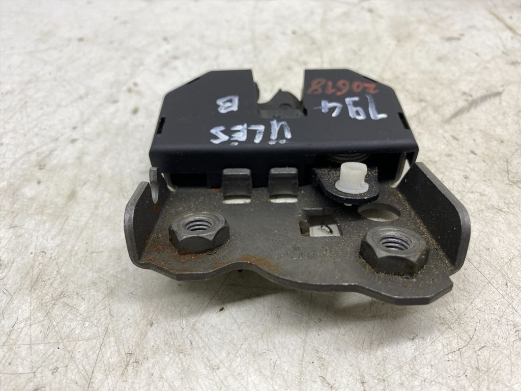 BMW 3 - IV (E46) 316 i Bal hátsó Ülés Rögzítő #20618# 8209035 6. kép