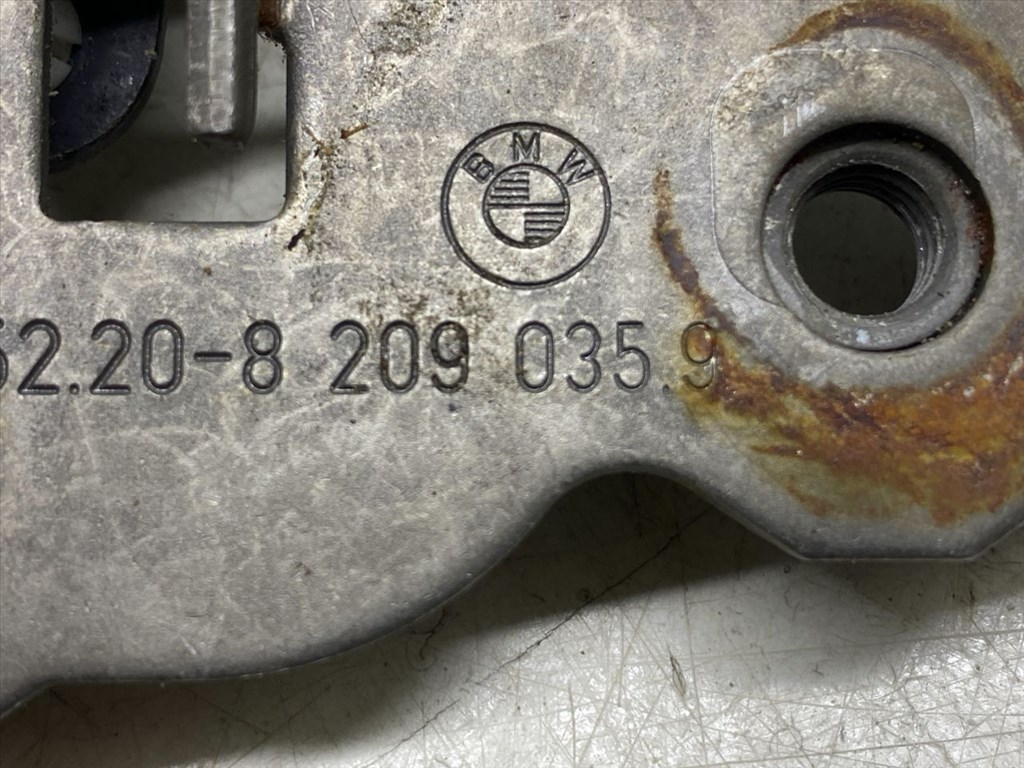 BMW 3 - IV (E46) 316 i Bal hátsó Ülés Rögzítő #20618# 8209035 8. kép