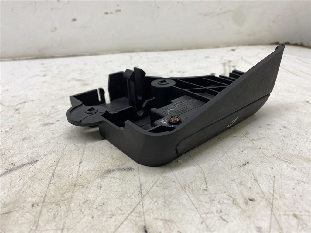 BMW 3 - IV (E46) 316 i Bal hátsó Ülés Rögzítő #20618# 8209035 9. kép