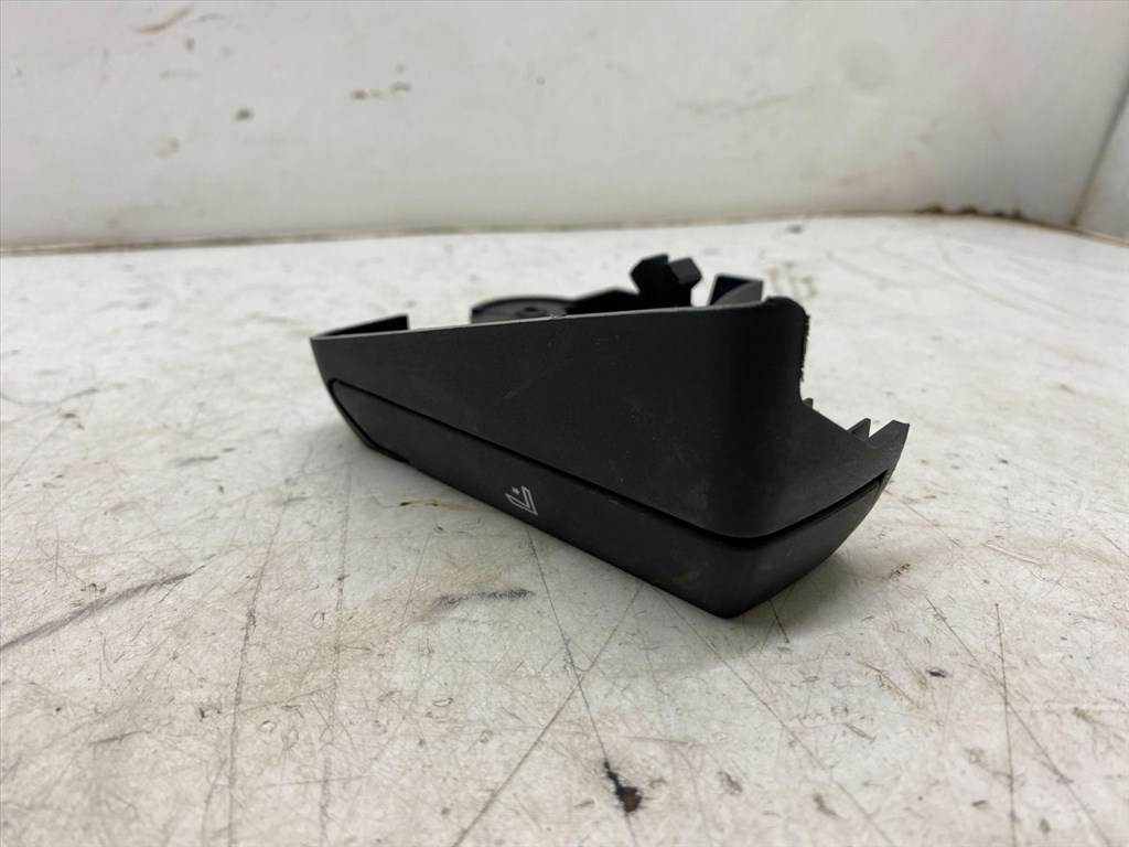 BMW 3 - IV (E46) 316 i Bal hátsó Ülés Rögzítő #20618# 8209035 10. kép