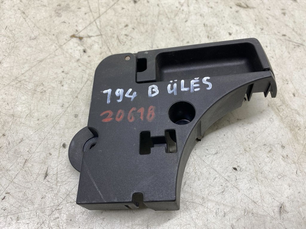 BMW 3 - IV (E46) 316 i Bal hátsó Ülés Rögzítő #20618# 8209035 11. kép