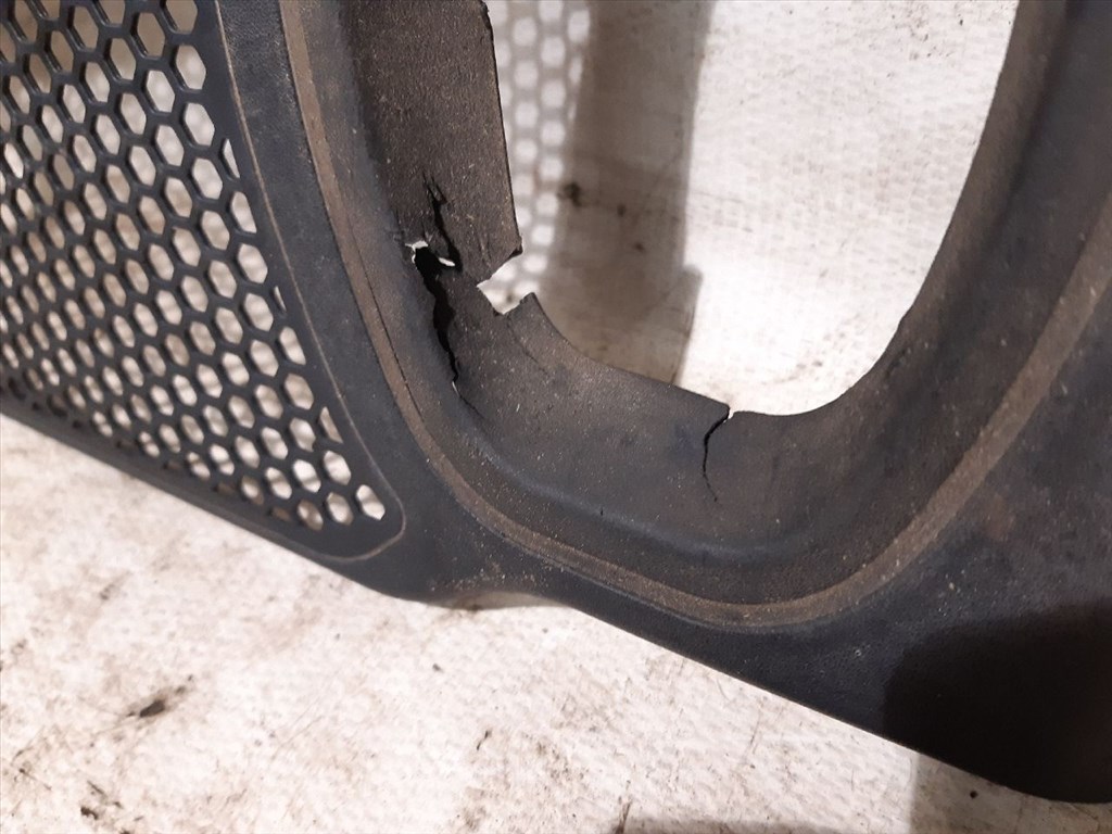 AUDI A4 IV (8K2/ B8) 1.8 TFSI Levélrács #28409# 8K1819447 4. kép