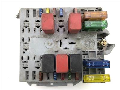 Gyári bontott biztosítékdoboz Fiat Punto II benzin 46778438