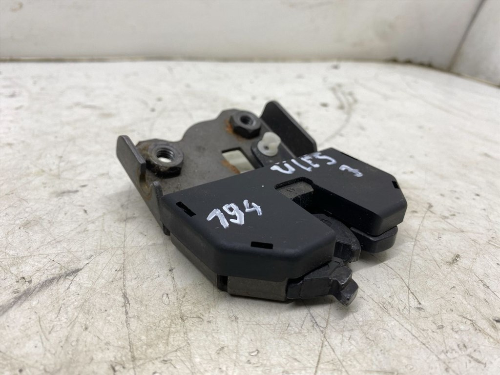 BMW 3 - IV (E46) 316 i Jobb hátsó Ülés Rögzítő #20619# 8209036 2. kép