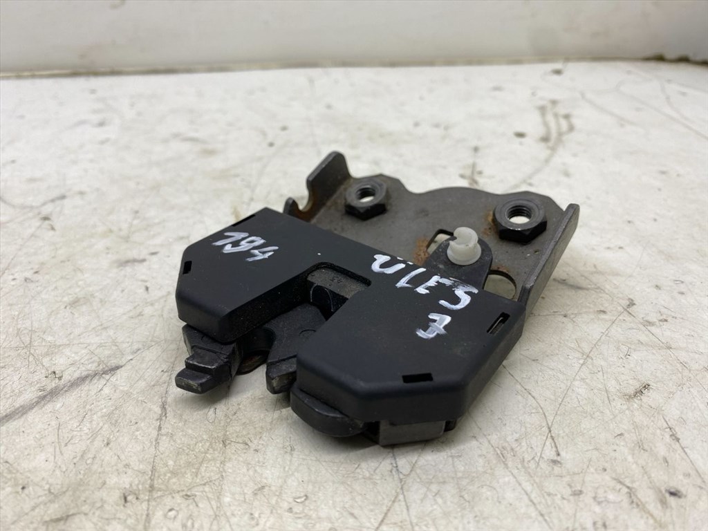 BMW 3 - IV (E46) 316 i Jobb hátsó Ülés Rögzítő #20619# 8209036 3. kép