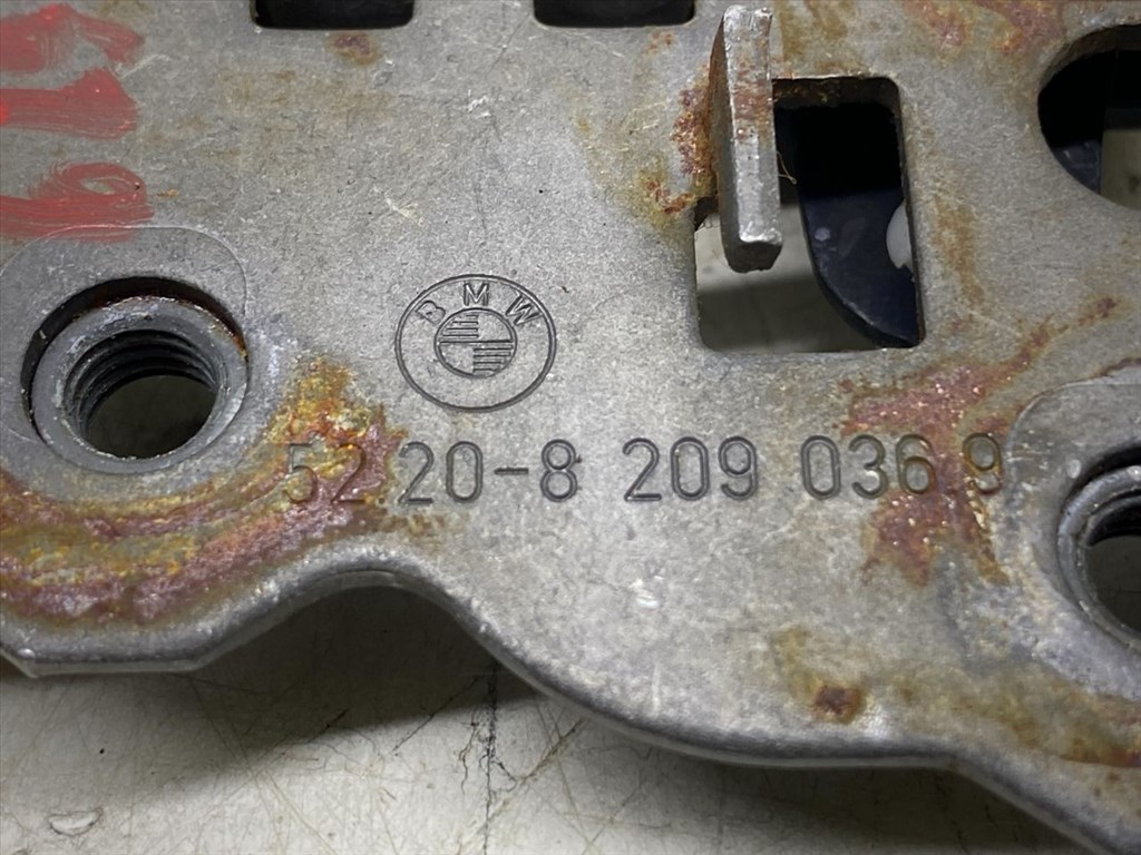 BMW 3 - IV (E46) 316 i Jobb hátsó Ülés Rögzítő #20619# 8209036 6. kép
