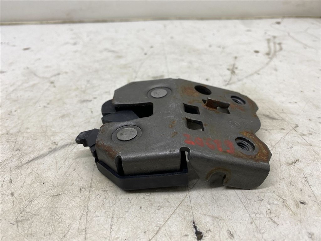 BMW 3 - IV (E46) 316 i Jobb hátsó Ülés Rögzítő #20619# 8209036 7. kép