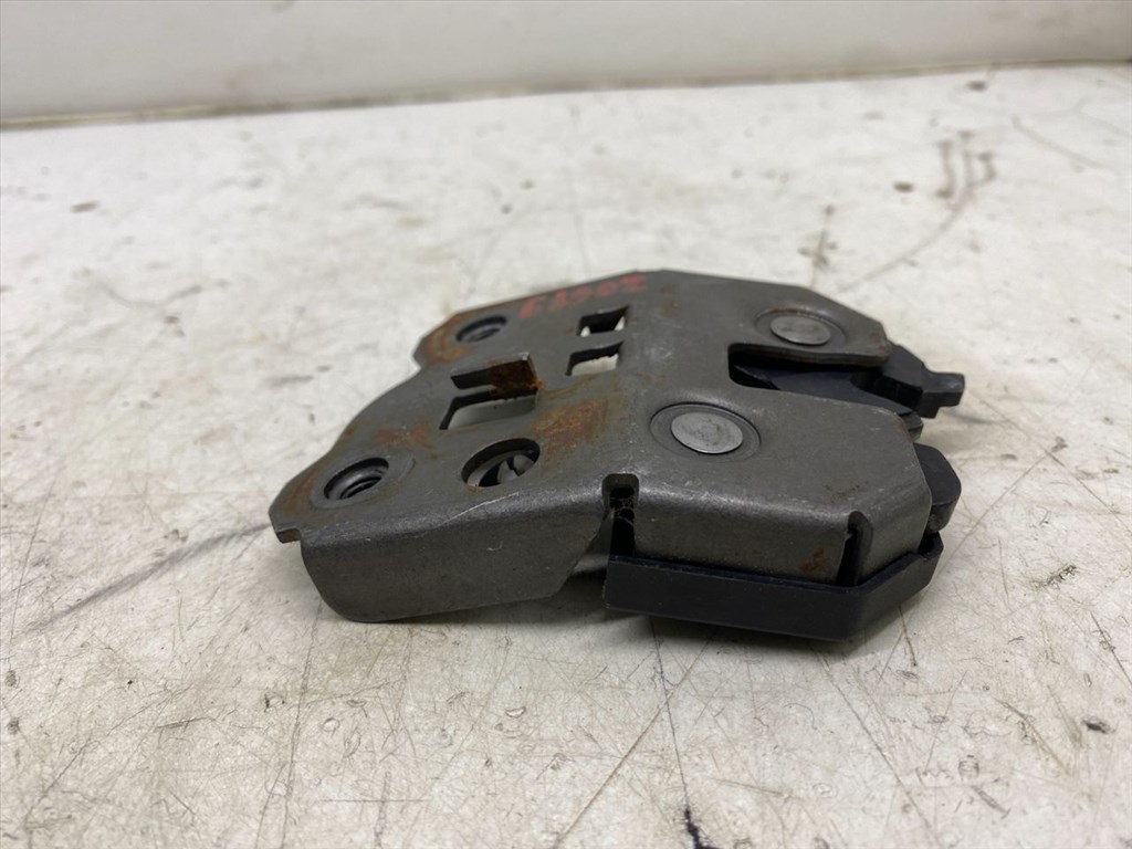 BMW 3 - IV (E46) 316 i Jobb hátsó Ülés Rögzítő #20619# 8209036 8. kép