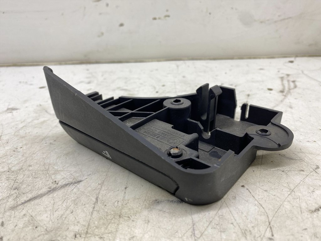 BMW 3 - IV (E46) 316 i Jobb hátsó Ülés Rögzítő #20619# 8209036 9. kép