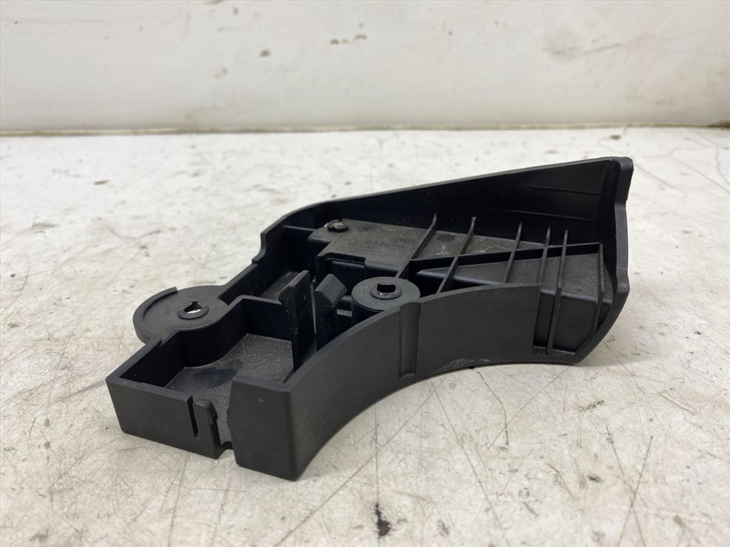 BMW 3 - IV (E46) 316 i Jobb hátsó Ülés Rögzítő #20619# 8209036 10. kép