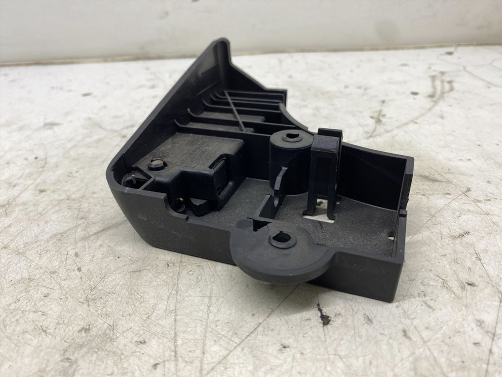 BMW 3 - IV (E46) 316 i Jobb hátsó Ülés Rögzítő #20619# 8209036 11. kép