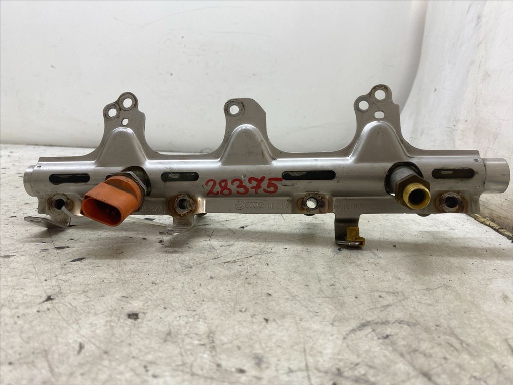 AUDI A4 IV (8K2/ B8) 1.8 TFSI Porlasztó Sor / Híd #28375# 06J133317M 1. kép