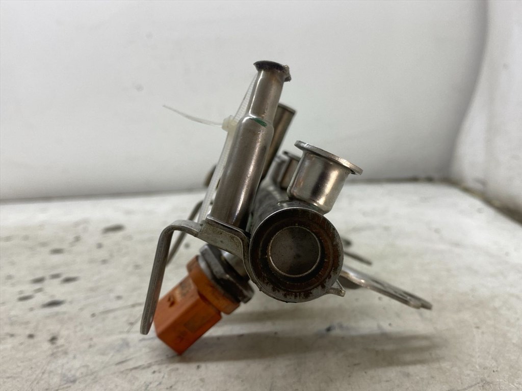 AUDI A4 IV (8K2/ B8) 1.8 TFSI Porlasztó Sor / Híd #28375# 06J133317M 6. kép