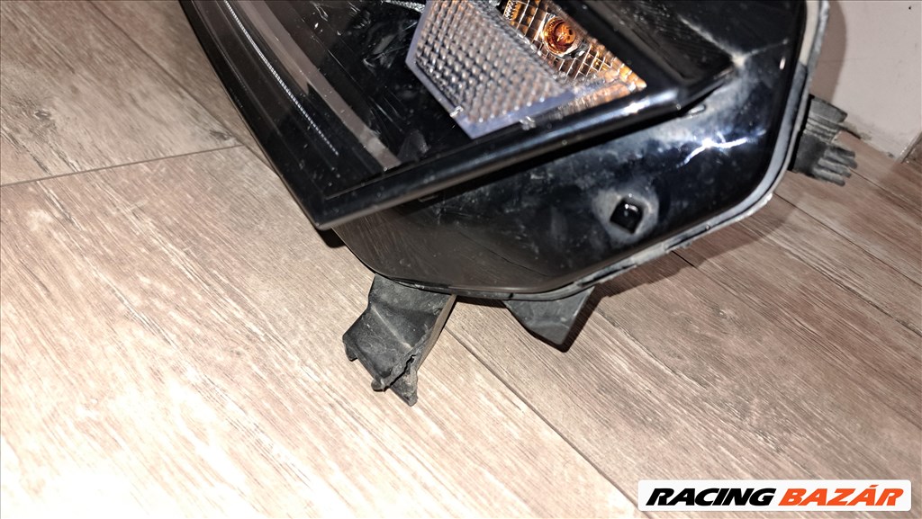Skoda Octavia IV Jobb első fényszóró  5e4941016 3. kép