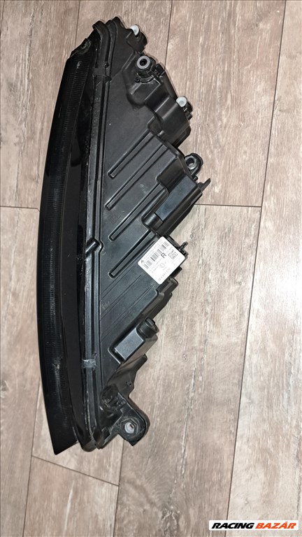 Skoda Octavia IV Jobb első fényszóró  5e4941016 4. kép