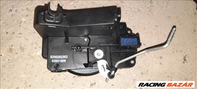 Renault Trafic II Passenger L1H1 2.0 dCi 115 Vivaro Trafic bal hátsó ajtózár csomagtér 8200282303 93851809