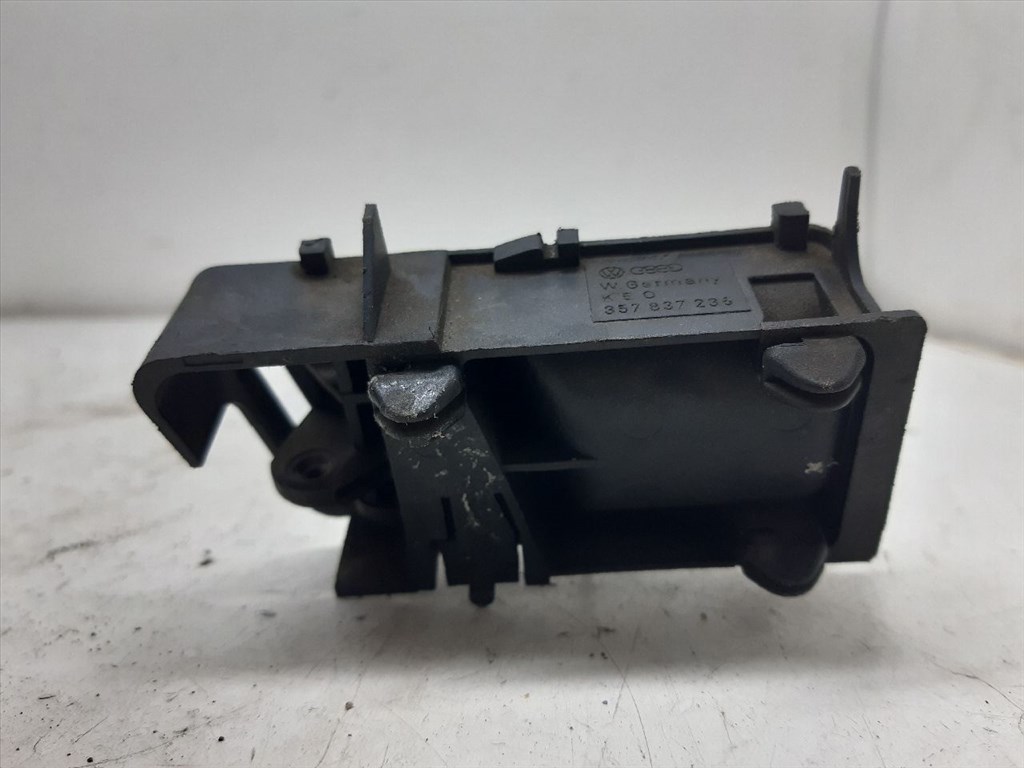 VW PASSAT Variant IV (3A5/ 35I) 2.0 16V Jobb első Belső Kilincs #17078# 357837236 4. kép