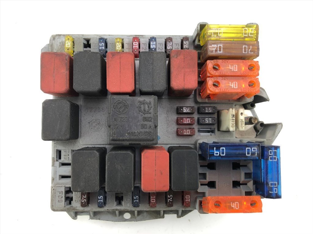 Gyári bontott biztosítékdoboz 46814184 1. kép