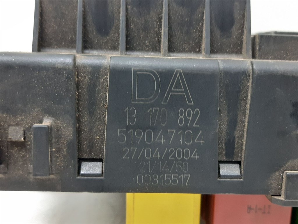 OPEL VECTRA C 1.9 CDTI Biztosítéktábla Utastér #14002# 13170892 6. kép