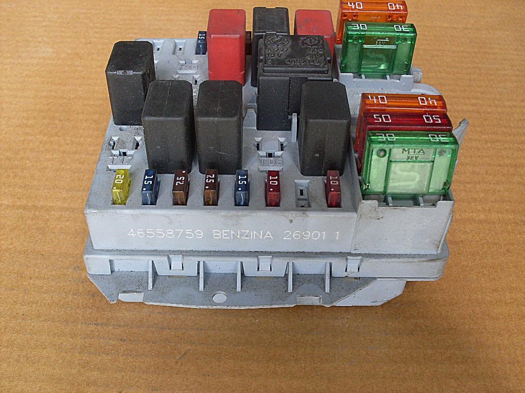 Gyári bontott biztosítékdoboz Alfa 147 1,6 TS 46558759 4. kép