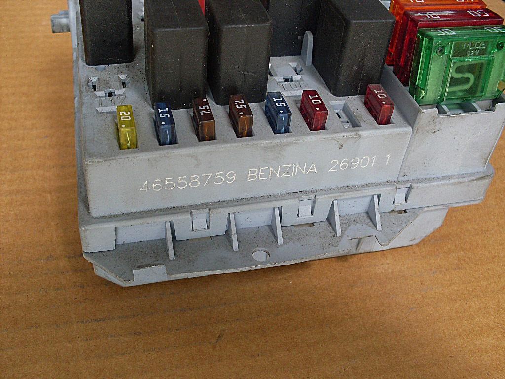 Gyári bontott biztosítékdoboz Alfa 147 1,6 TS 46558759 5. kép