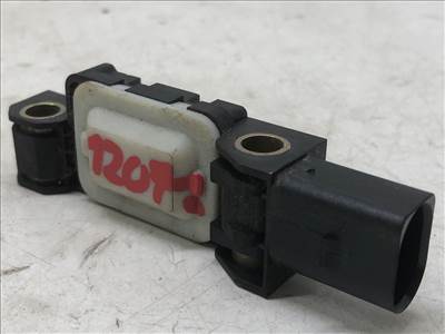 AUDI A6 II (4B2/ 4B4/ C5) 2.8 Központi ütközés érzékelő #12071# 4B0959643E