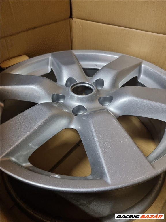  5x114.3 lyukosztású 6,5JJ 17" újszerű gyári Nissan alufelni 2. kép