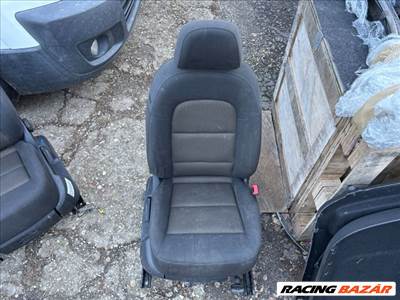 Audi Q3 (8U) AUDI Q3 Jobb első Ülés