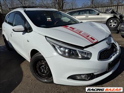 Kia Cee'd (JD) bontott alkatrészei