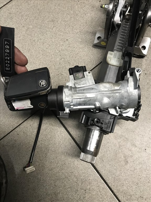 Skoda Octavia III gyújtáskapcsoló + kulcs 2. kép