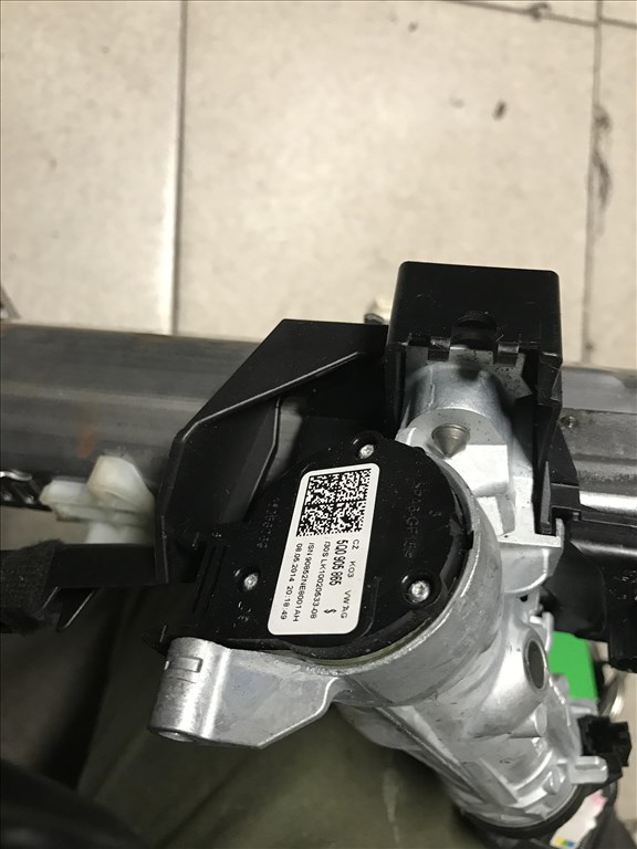 Skoda Octavia III gyújtáskapcsoló + kulcs 4. kép