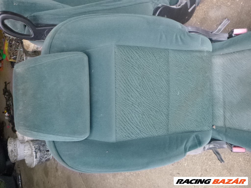 SZEMÉLYAUTÓ HÁTSÓ üléssor   3.  4.  5.  6. kép