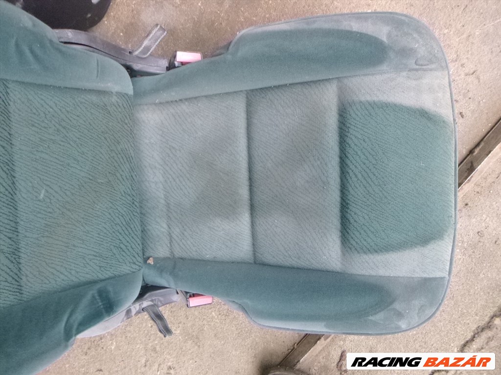 SZEMÉLYAUTÓ HÁTSÓ üléssor   3.  4.  5.  4. kép