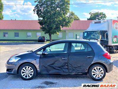 Bontásos: TOYOTA AURIS 2.0 E150 D4D Executive bal hátsó sárvédő, kis felületi javítás 1AD5304164