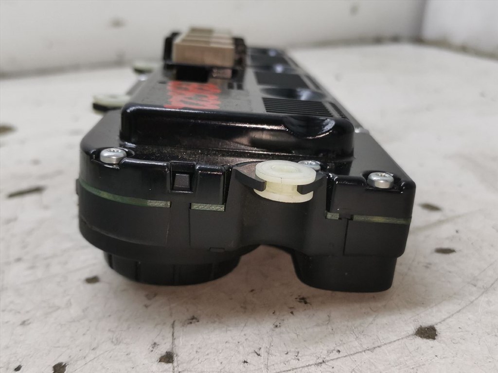 SKODA OCTAVIA II (1Z5) 1.9 TDI Fűtéskapcsoló (digit klímás) #33622# 4. kép