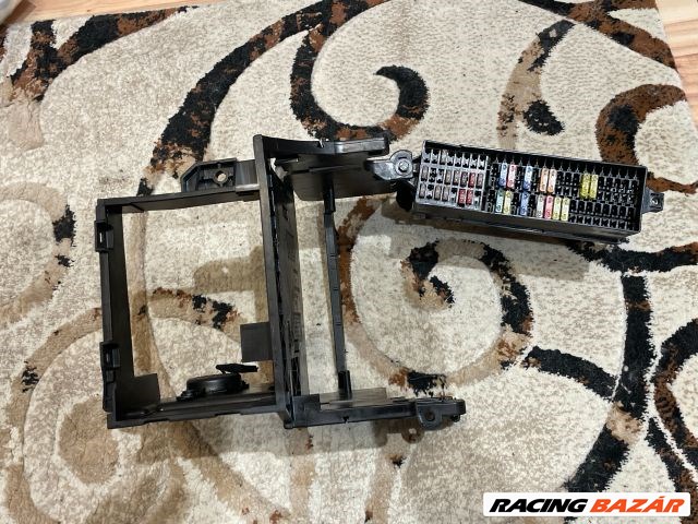 Audi Q3 (8U) AUDI Q3 Biztosítéktábla Utastér 1k2971858 1k2971262 2. kép