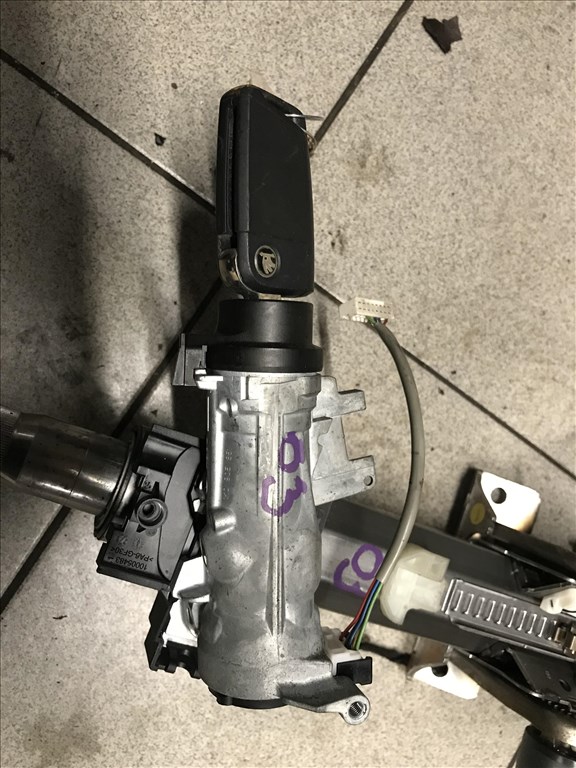 Skoda Octavia III gyújtáskapcsoló + kulcs 2. kép