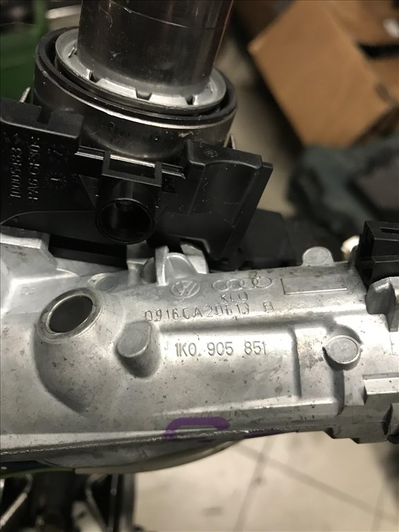 Skoda Octavia III gyújtáskapcsoló + kulcs 4. kép