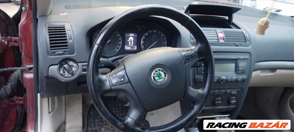 Skoda Octavia II bontott alkatrészei 4. kép
