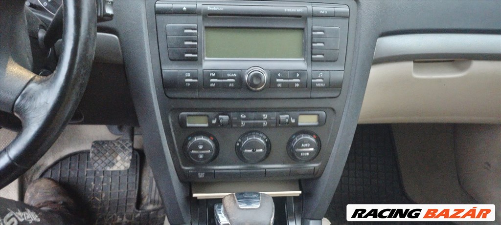 Skoda Octavia II bontott alkatrészei 5. kép