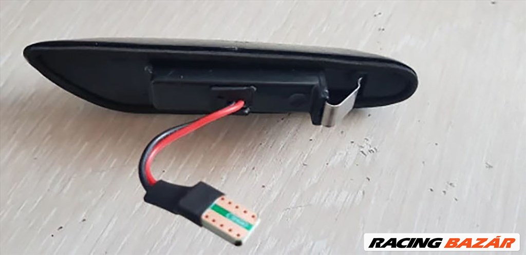 BMW dinamikus futófényes  oldal irányjelző 1 pár  4. kép