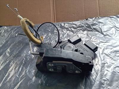 Mazda 5 (CR) MAZDA 5 Jobb első Ajtózár b82b84r