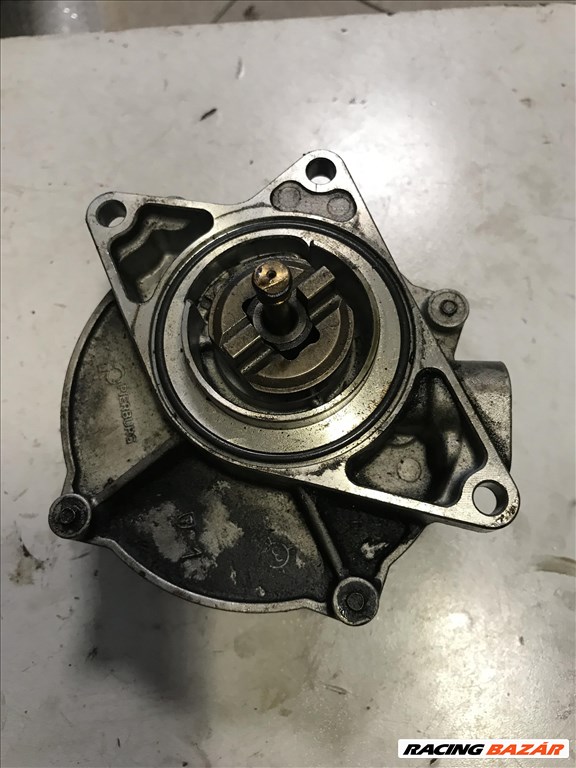 Volkswagen Passat B5 2,5 V6 TDI / Vákuumpumpa 057145100g 2. kép