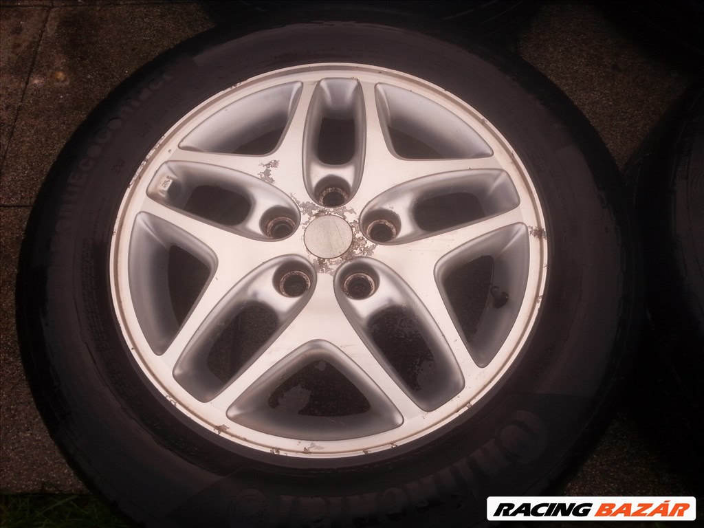  5x114.3 lyukosztású 16" Chrysler alufelni, rajta 225/55R16 Continental nyári gumi  2. kép