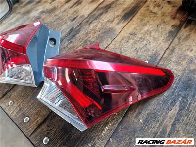 Toyota Auris II jobb bal hátsó lámpa