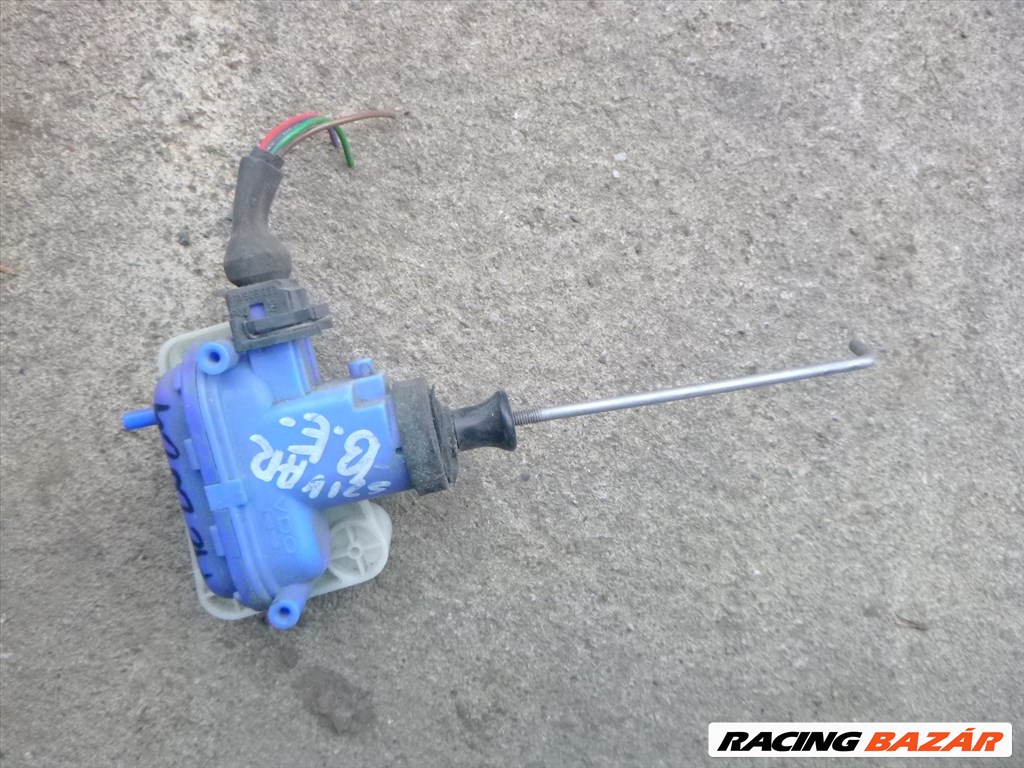 Audi 100 (C3 - 44) BAL ELSŐ központi zár vákuum csatlakozóval 1. kép