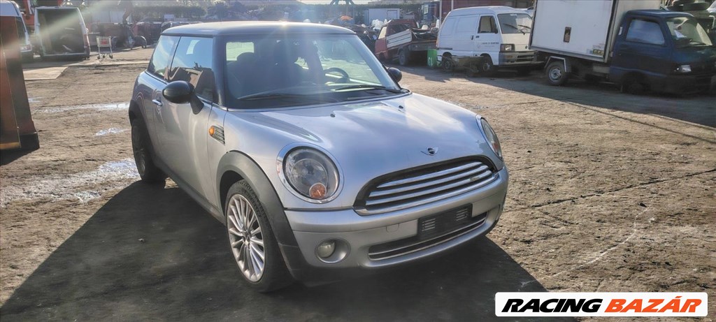 Mini Cooper bontott alkatrészei 2. kép