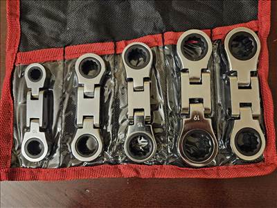 5 db-os racsnis csuklós kulcskészlet