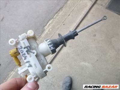 Mercedes 190 W201 JOBB HÁTSÓ központi zár vákuum 