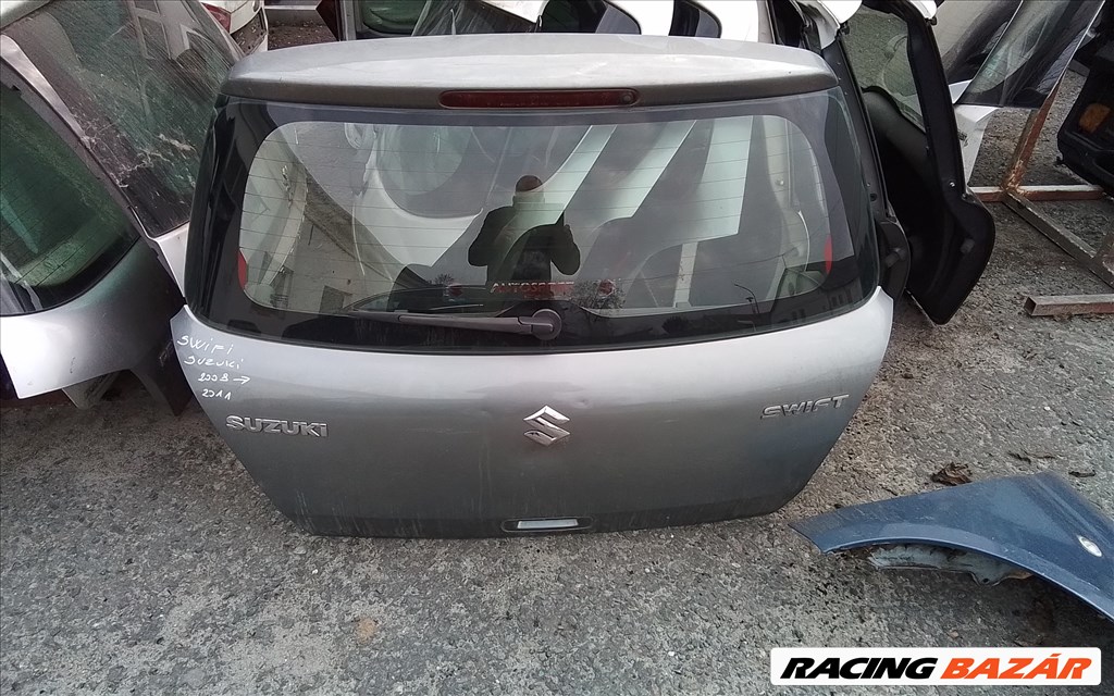 Suzuki Swift V Csomagtér ajtó  1. kép